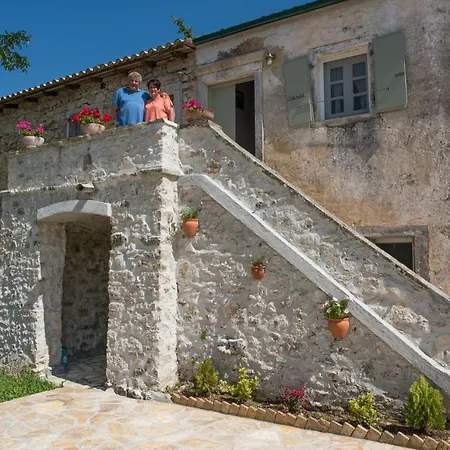 Charilaos Spiti Old Perithia 度假居 *